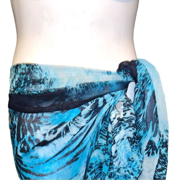 Accessories - Pretty blue ocean style scarf/ sarong